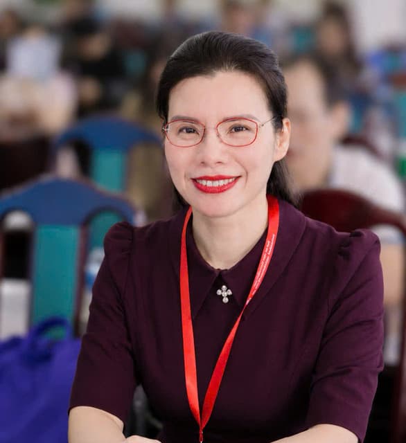 Chân dung PGS.TS. Lưu Thị Bình