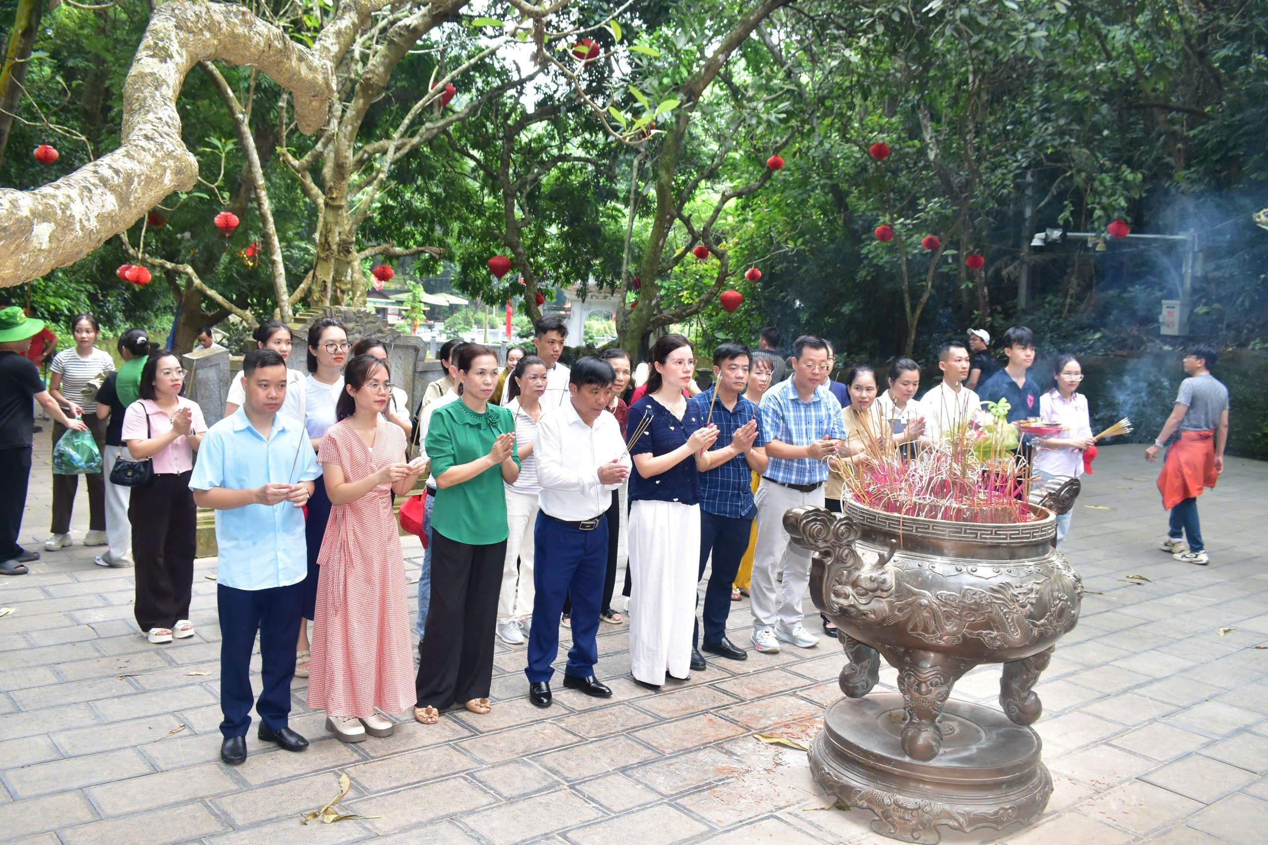 HÀNH TRÌNH VỀ VỚI ĐẤT TỔ – TRI ÂN NGUỒN CỘI, TIẾP NỐI TRÁCH NHIỆM — ảnh 1